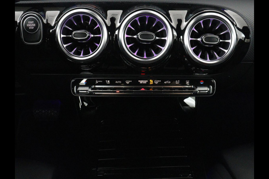 Mercedes-Benz A-Klasse 250e Progressive | SOH 97,9% | Panoramadak | Leder | Stoelverwarming | Memory | Carplay | Sfeerverlichting | Keyless | Widescreen | Camera | Full LED | Navigatie | PHEV | Plug In