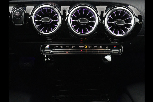 Mercedes-Benz A-Klasse 250e Progressive | SOH 97,9% | Panoramadak | Leder | Stoelverwarming | Memory | Carplay | Sfeerverlichting | Keyless | Widescreen | Camera | Full LED | Navigatie | PHEV | Plug In