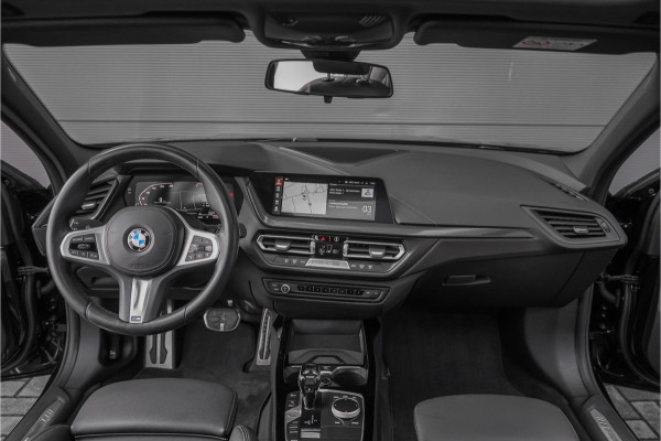 BMW 1-serie 118i M-Sport Pano CarPlay Camera HiFi 18"