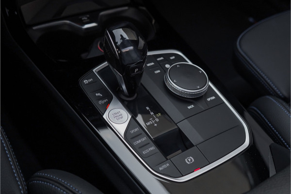 BMW 1-serie 118i M-Sport Pano CarPlay Camera HiFi 18"