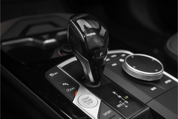 BMW 1-serie 118i M-Sport Pano CarPlay Camera HiFi 18"