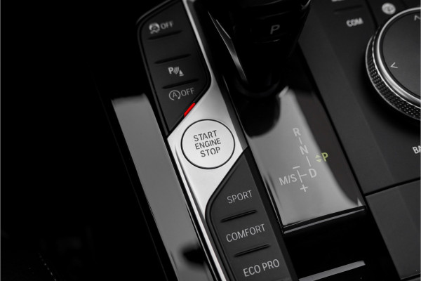 BMW 1-serie 118i M-Sport Pano CarPlay Camera HiFi 18"