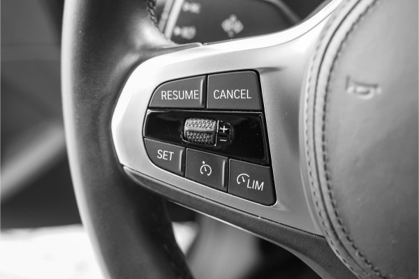 BMW 1-serie 118i M-Sport Pano CarPlay Camera HiFi 18"