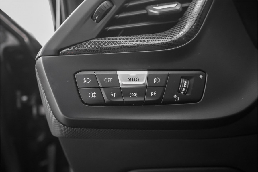 BMW 1-serie 118i M-Sport Pano CarPlay Camera HiFi 18"