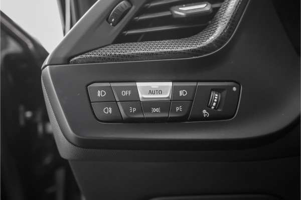 BMW 1-serie 118i M-Sport Pano CarPlay Camera HiFi 18"