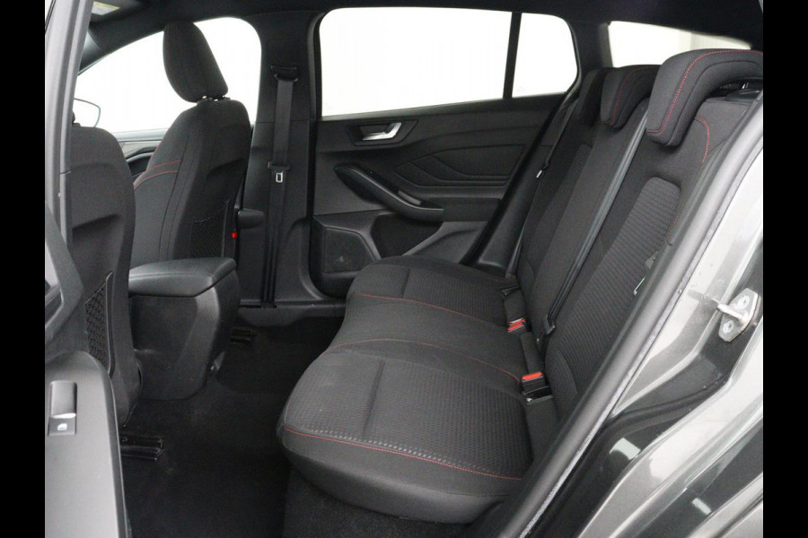 Ford Focus 1.5 EcoBoost ST Line | Stoelverwarming | Adaptive cruise | Camera | Carplay | Stuurverwarming | Navigatie | Full LED | Parkeerhulp | Climate control | Bluetooth