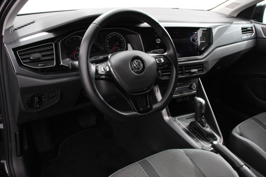 Volkswagen Polo 1.0 TSI DSG Highline 116 Pk Navigatie Parkeersensoren Voor + Achter Adaptieve Cruise Control Lichtmetalen Velgen
