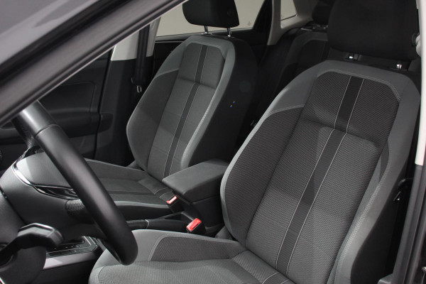 Volkswagen Polo 1.0 TSI DSG Highline 116 Pk Navigatie Parkeersensoren Voor + Achter Adaptieve Cruise Control Lichtmetalen Velgen