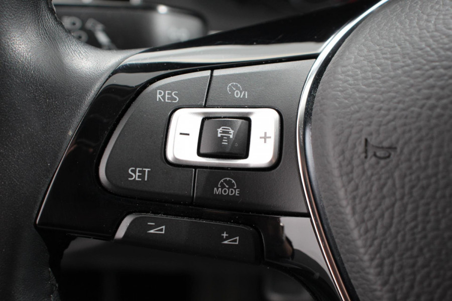 Volkswagen Polo 1.0 TSI DSG Highline 116 Pk Navigatie Parkeersensoren Voor + Achter Adaptieve Cruise Control Lichtmetalen Velgen