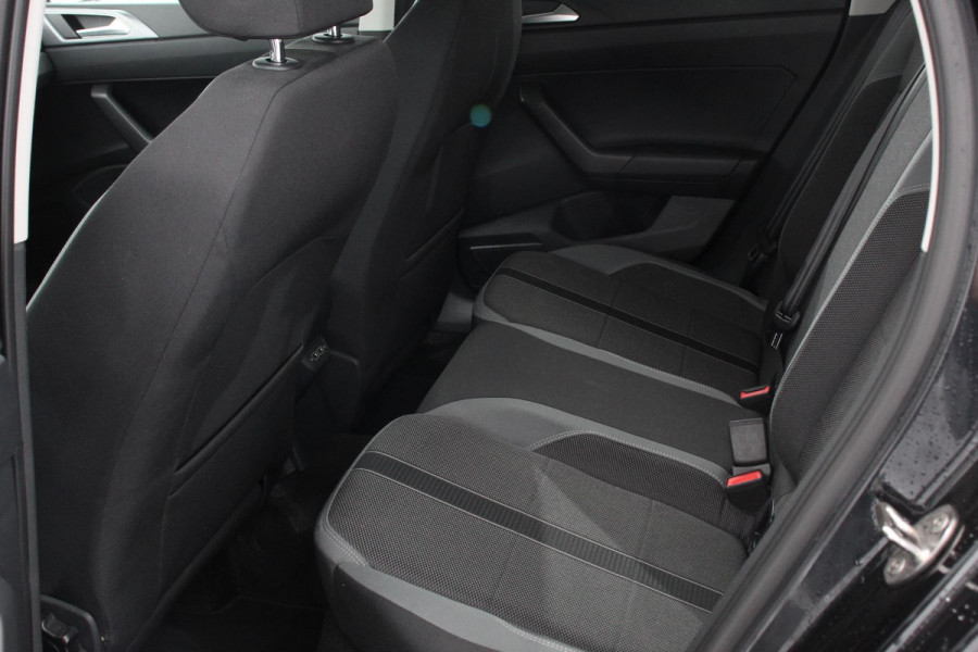 Volkswagen Polo 1.0 TSI DSG Highline 116 Pk Navigatie Parkeersensoren Voor + Achter Adaptieve Cruise Control Lichtmetalen Velgen