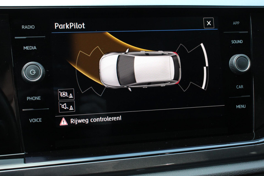 Volkswagen Polo 1.0 TSI DSG Highline 116 Pk Navigatie Parkeersensoren Voor + Achter Adaptieve Cruise Control Lichtmetalen Velgen