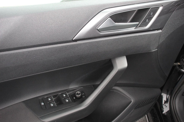 Volkswagen Polo 1.0 TSI DSG Highline 116 Pk Navigatie Parkeersensoren Voor + Achter Adaptieve Cruise Control Lichtmetalen Velgen