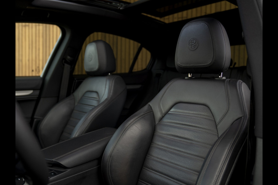 Alfa Romeo Stelvio 2.0 T AWD Super | Veloce stoelen | Panoramadak | Carplay | Rosso Competizione