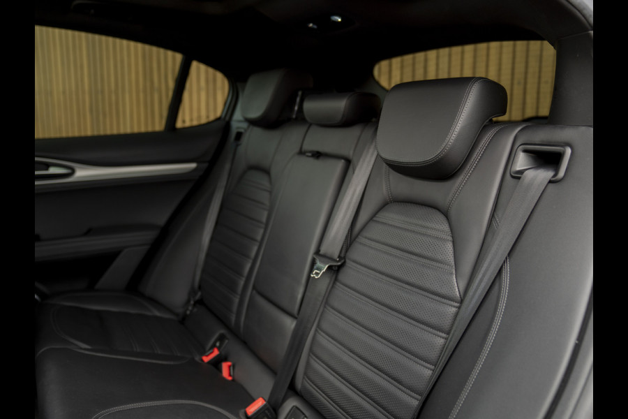 Alfa Romeo Stelvio 2.0 T AWD Super | Veloce stoelen | Panoramadak | Carplay | Rosso Competizione