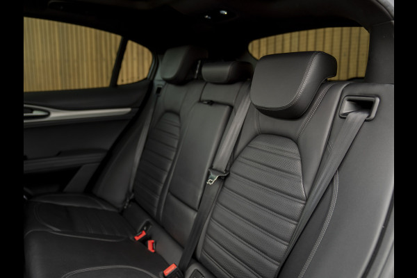 Alfa Romeo Stelvio 2.0 T AWD Super | Veloce stoelen | Panoramadak | Carplay | Rosso Competizione