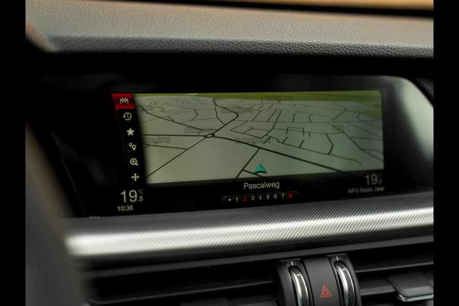 Alfa Romeo Stelvio 2.0 T AWD Super | Veloce stoelen | Panoramadak | Carplay | Rosso Competizione