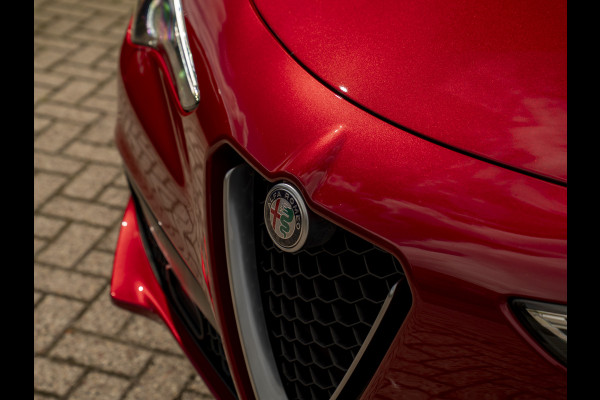 Alfa Romeo Stelvio 2.0 T AWD Super | Veloce stoelen | Panoramadak | Carplay | Rosso Competizione