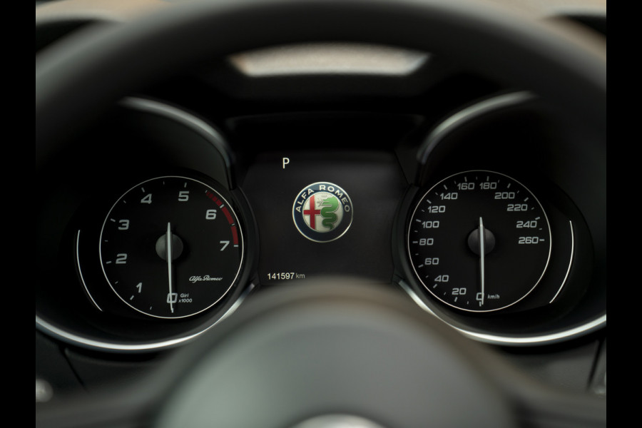 Alfa Romeo Stelvio 2.0 T AWD Super | Veloce stoelen | Panoramadak | Carplay | Rosso Competizione