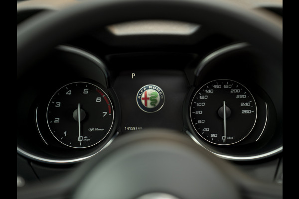 Alfa Romeo Stelvio 2.0 T AWD Super | Veloce stoelen | Panoramadak | Carplay | Rosso Competizione