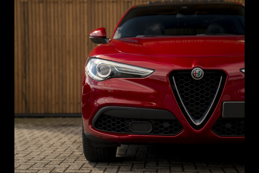 Alfa Romeo Stelvio 2.0 T AWD Super | Veloce stoelen | Panoramadak | Carplay | Rosso Competizione