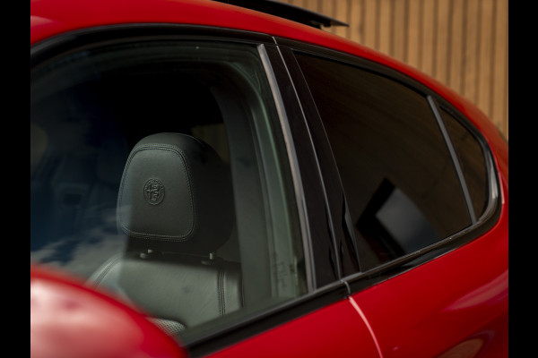 Alfa Romeo Stelvio 2.0 T AWD Super | Veloce stoelen | Panoramadak | Carplay | Rosso Competizione