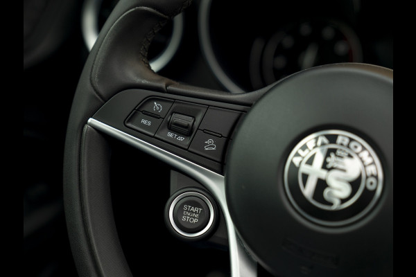 Alfa Romeo Stelvio 2.0 T AWD Super | Veloce stoelen | Panoramadak | Carplay | Rosso Competizione