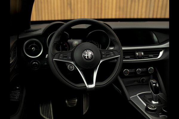 Alfa Romeo Stelvio 2.0 T AWD Super | Veloce stoelen | Panoramadak | Carplay | Rosso Competizione