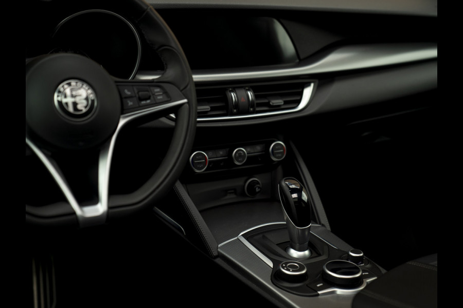 Alfa Romeo Stelvio 2.0 T AWD Super | Veloce stoelen | Panoramadak | Carplay | Rosso Competizione