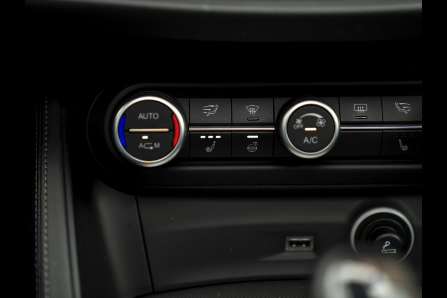 Alfa Romeo Stelvio 2.0 T AWD Super | Veloce stoelen | Panoramadak | Carplay | Rosso Competizione