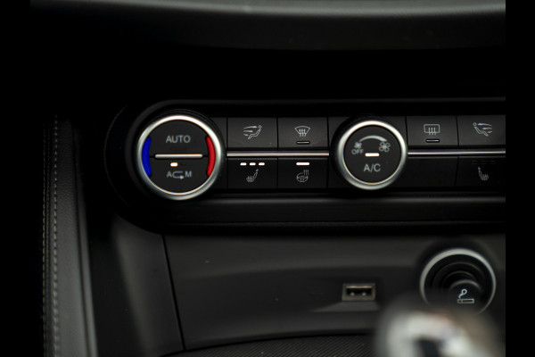 Alfa Romeo Stelvio 2.0 T AWD Super | Veloce stoelen | Panoramadak | Carplay | Rosso Competizione