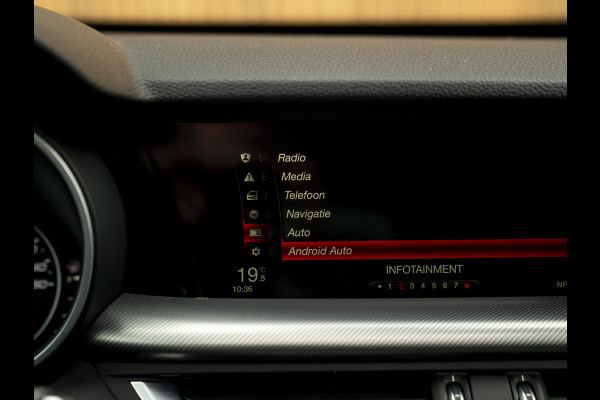 Alfa Romeo Stelvio 2.0 T AWD Super | Veloce stoelen | Panoramadak | Carplay | Rosso Competizione