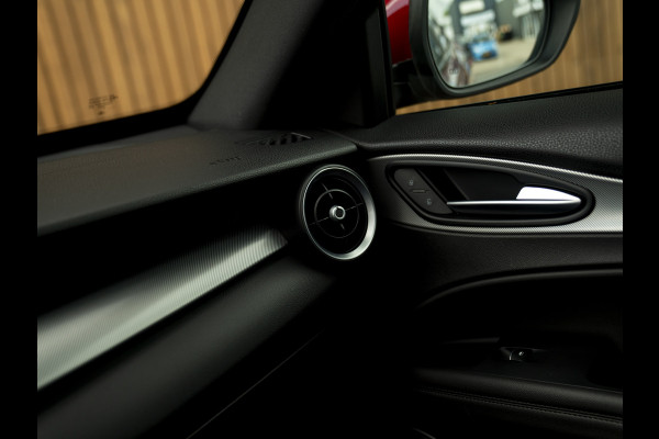 Alfa Romeo Stelvio 2.0 T AWD Super | Veloce stoelen | Panoramadak | Carplay | Rosso Competizione