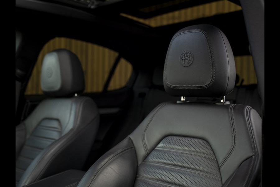 Alfa Romeo Stelvio 2.0 T AWD Super | Veloce stoelen | Panoramadak | Carplay | Rosso Competizione