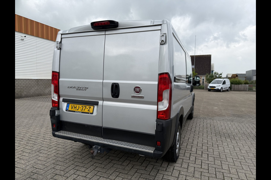 Fiat Ducato Maxi 35H 2.3 MultiJet 140pk L2H1 DC 5 persoons / vaste prijs rijklaar € 20.950 ex btw / cruise en climate control / trekhaak 3000 kg / achteruit rijcamera / euro 6 / bpm vrij