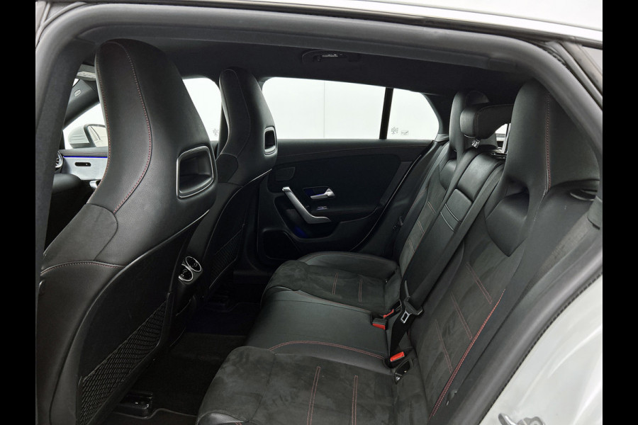 Mercedes-Benz CLA-Klasse Shooting Brake 200 Business Solution AMG (SFEERVERLICHTING, CAMERA, STOELVERWARMING, GOED ONDERHOUDEN)