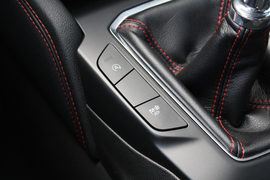Ford Kuga 1.5 EcoBoost ST-Line X | Trekhaak | Stoel + Stuurverwarming | Adaptive Cruise Control | Camera | Navigatie | Climate Control |