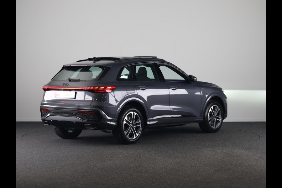 Audi Q5 S edition e-hybrid 299 pk | MMI experience plus met B&O | Panorama-glasdak | Techniekpakket plus | Trekhaak, elektr. wegklapbaar |