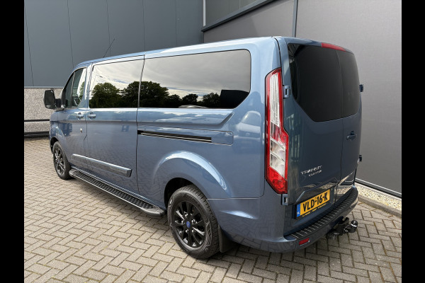 Ford Transit Custom 320 2.0 TDCI L2H1 Platinum Edition DC Automaat Achteruitrijcamera - Parkeersensoren - Navigatie - Airco - Dodehoek detector - Cruise control - Licht metalen velgen 16 inch - Lederen bekleding - Radio - Bluetooth - Dubbele cabine - Tussens - Mistlampen voor - Sidebars - Trekhaak - Voorstoelen verwarmd - Led verlichting - Extra getint glas achter - Start/stop systeem - Stuur multifunctioneel - Stuur leder - Regensensor