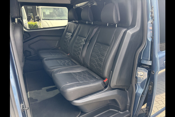 Ford Transit Custom 320 2.0 TDCI L2H1 Platinum Edition DC Automaat Achteruitrijcamera - Parkeersensoren - Navigatie - Airco - Dodehoek detector - Cruise control - Licht metalen velgen 16 inch - Lederen bekleding - Radio - Bluetooth - Dubbele cabine - Tussens - Mistlampen voor - Sidebars - Trekhaak - Voorstoelen verwarmd - Led verlichting - Extra getint glas achter - Start/stop systeem - Stuur multifunctioneel - Stuur leder - Regensensor