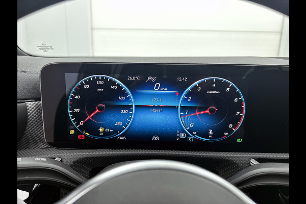 Mercedes-Benz CLA-Klasse Shooting Brake 180 Business Solution Automaat (CAMERA, ADAPTIVE CRUISE, AUTOPILOT, PDC, STOELVERWARMING)