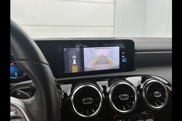 Mercedes-Benz CLA-Klasse Shooting Brake 180 Business Solution Automaat (CAMERA, ADAPTIVE CRUISE, AUTOPILOT, PDC, STOELVERWARMING)
