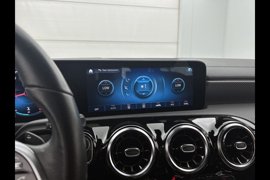 Mercedes-Benz CLA-Klasse Shooting Brake 180 Business Solution Automaat (CAMERA, ADAPTIVE CRUISE, AUTOPILOT, PDC, STOELVERWARMING)