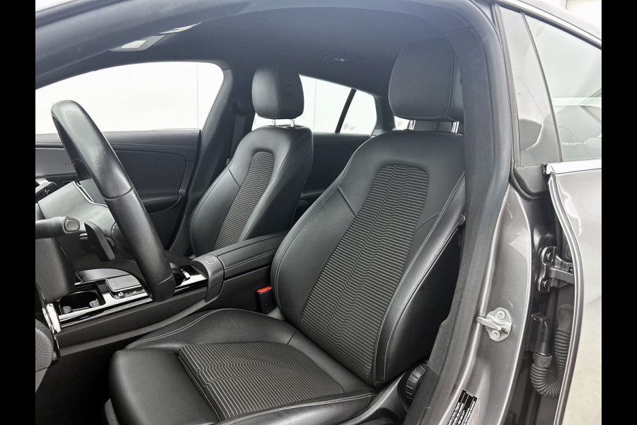 Mercedes-Benz CLA-Klasse Shooting Brake 180 Business Solution Automaat (CAMERA, ADAPTIVE CRUISE, AUTOPILOT, PDC, STOELVERWARMING)