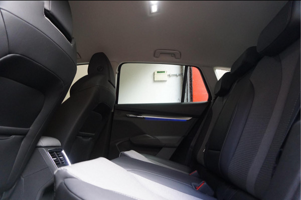 Škoda ENYAQ iV 60 | NL Auto | 1ste eigenaar | Trekhaak | Adaptive+Lane | Sfeer | 20inch | Leer/ stof | Luxe zeer nette auto