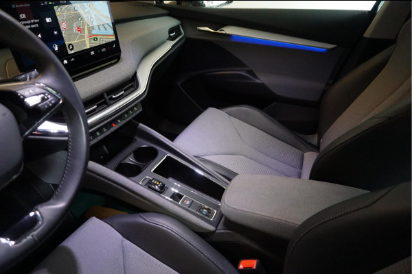 Škoda ENYAQ iV 60 | NL Auto | 1ste eigenaar | Trekhaak | Adaptive+Lane | Sfeer | 20inch | Leer/ stof | Luxe zeer nette auto