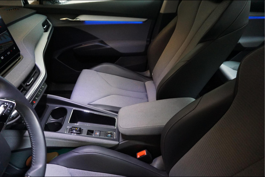 Škoda ENYAQ iV 60 | NL Auto | 1ste eigenaar | Trekhaak | Adaptive+Lane | Sfeer | 20inch | Leer/ stof | Luxe zeer nette auto