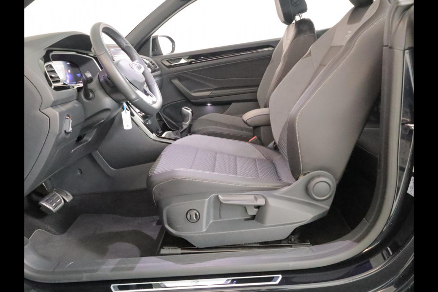 Volkswagen T-Roc Cabrio 1.5 TSI R-Line 150 pk Automaat (DSG) | Navigatie | Windscherm | Trekhaak (afneembaar) | Parkeersensoren (Park assist) | Stoelverwarming | R-Line |