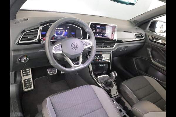 Volkswagen T-Roc Cabrio 1.5 TSI R-Line 150 pk Automaat (DSG) | Navigatie | Windscherm | Trekhaak (afneembaar) | Parkeersensoren (Park assist) | Stoelverwarming | R-Line |