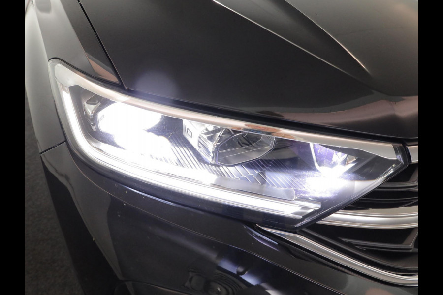 Volkswagen T-Roc Cabrio 1.5 TSI R-Line 150 pk Automaat (DSG) | Navigatie | Windscherm | Trekhaak (afneembaar) | Parkeersensoren (Park assist) | Stoelverwarming | R-Line |