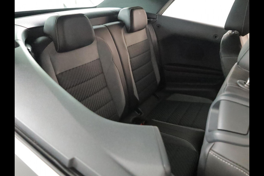 Volkswagen T-Roc Cabrio 1.5 TSI R-Line 150 pk Automaat (DSG) | Navigatie | Windscherm | Trekhaak (afneembaar) | Parkeersensoren (Park assist) | Stoelverwarming | R-Line |